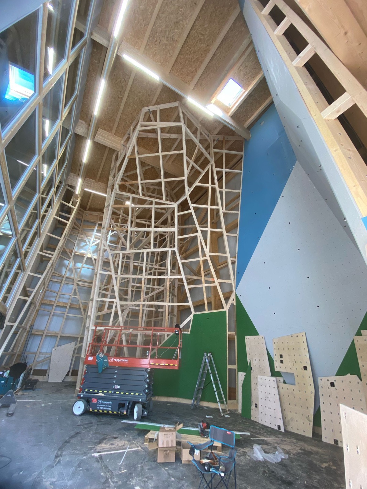 Kletterhalle — Holzbau von Johannes Westermeier, Zimmerei-Ökobau Rosenheim (Bild 2 von 8)